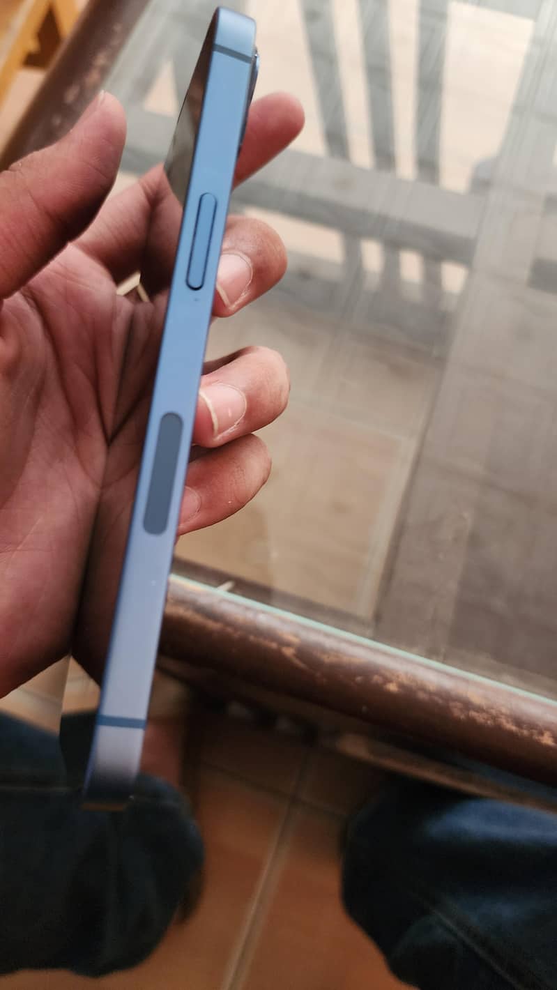 Apple iPhone 13 2