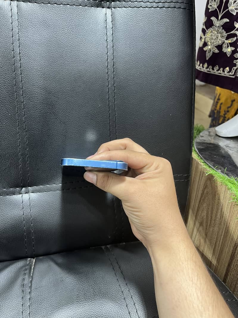 Apple iPhone 13 4