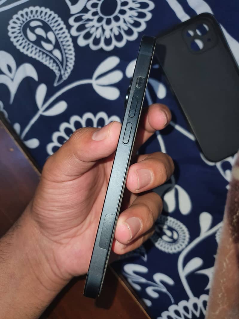 Apple iPhone 14 3