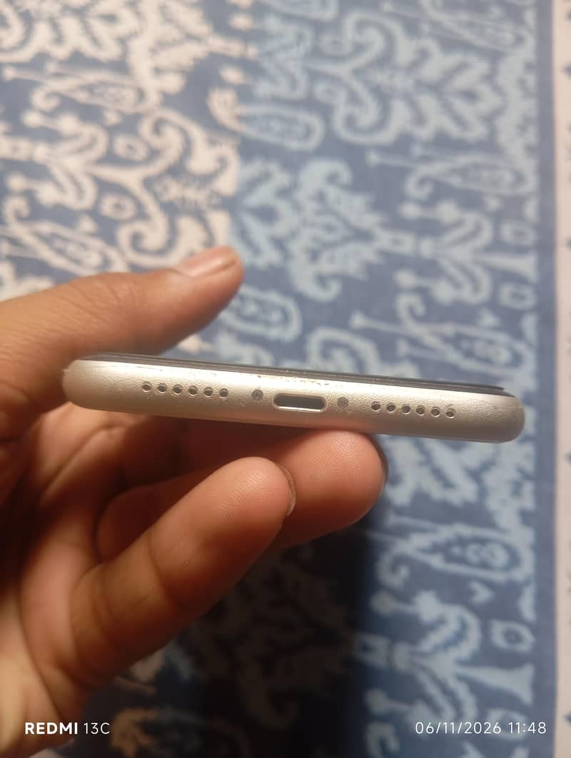 Apple iPhone 11 0