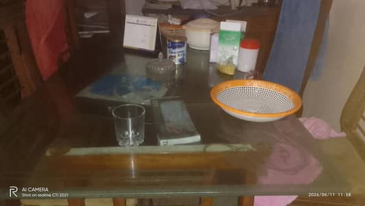 Dinning table with 4 Charis
