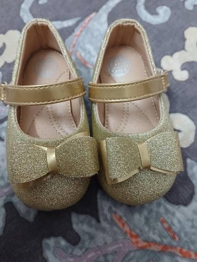 Golden glitter Party shoes for girls size 20. age 1 to 3 years.