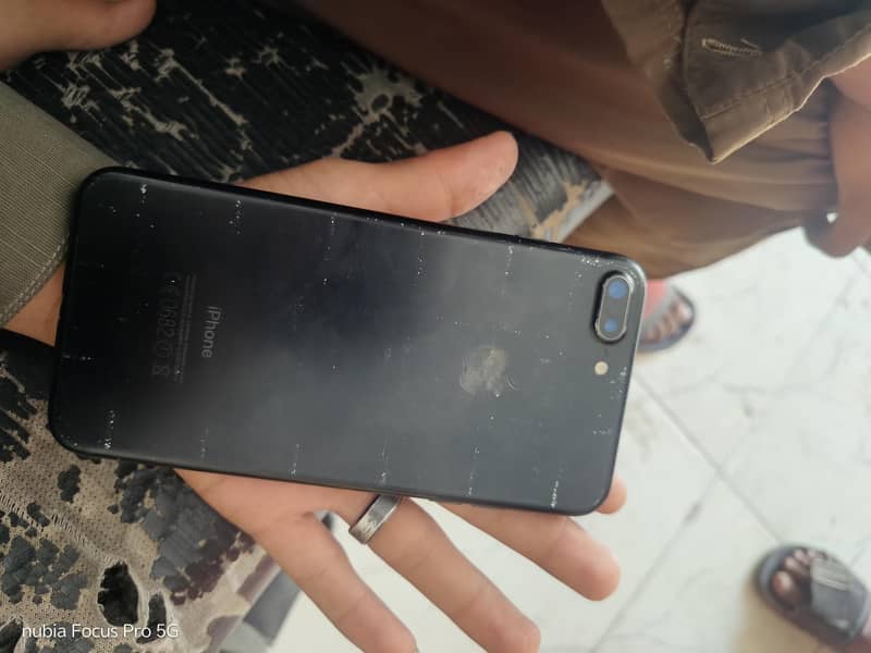 Apple iPhone 7 Plus 2