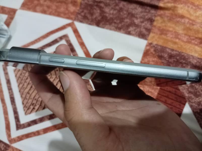 Google Pixel 8 4