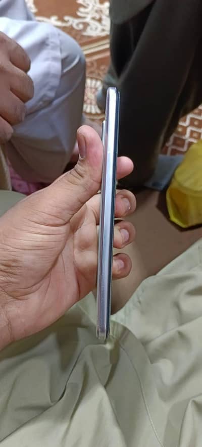 Vivo V21