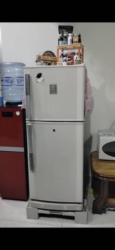 Dawlence fridge and freezer