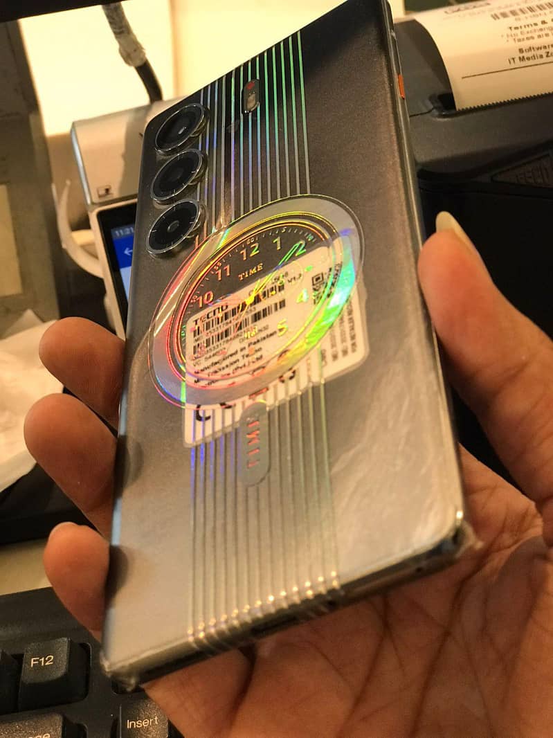 Tecno CAMON 40 Pro 4