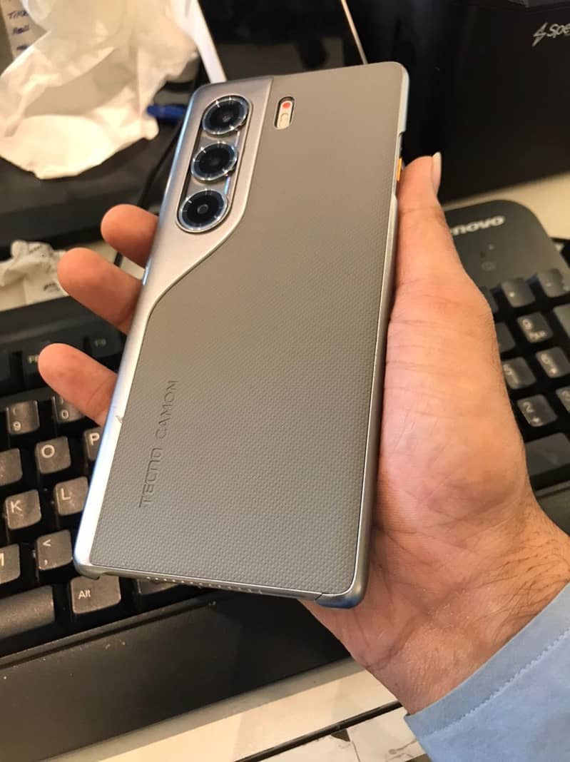 Tecno CAMON 40 Pro 12