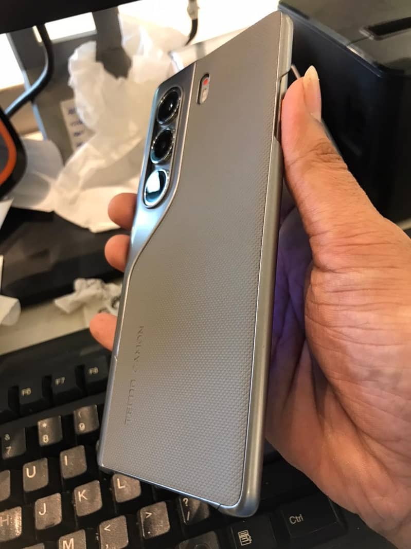 Tecno CAMON 40 Pro 15