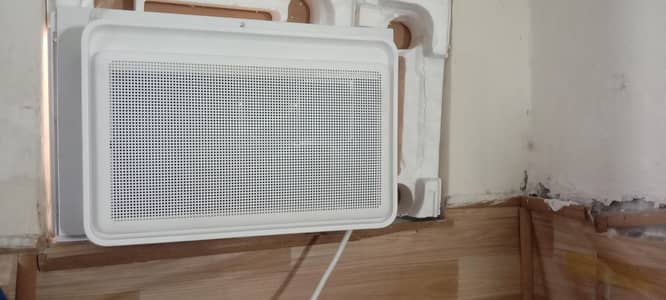 عنوان (Title): Imported Window AC Half Ton – Good Cooling Condition