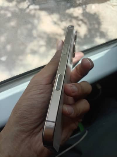 iPhone 16 Pro urgent sale karna hai bhai