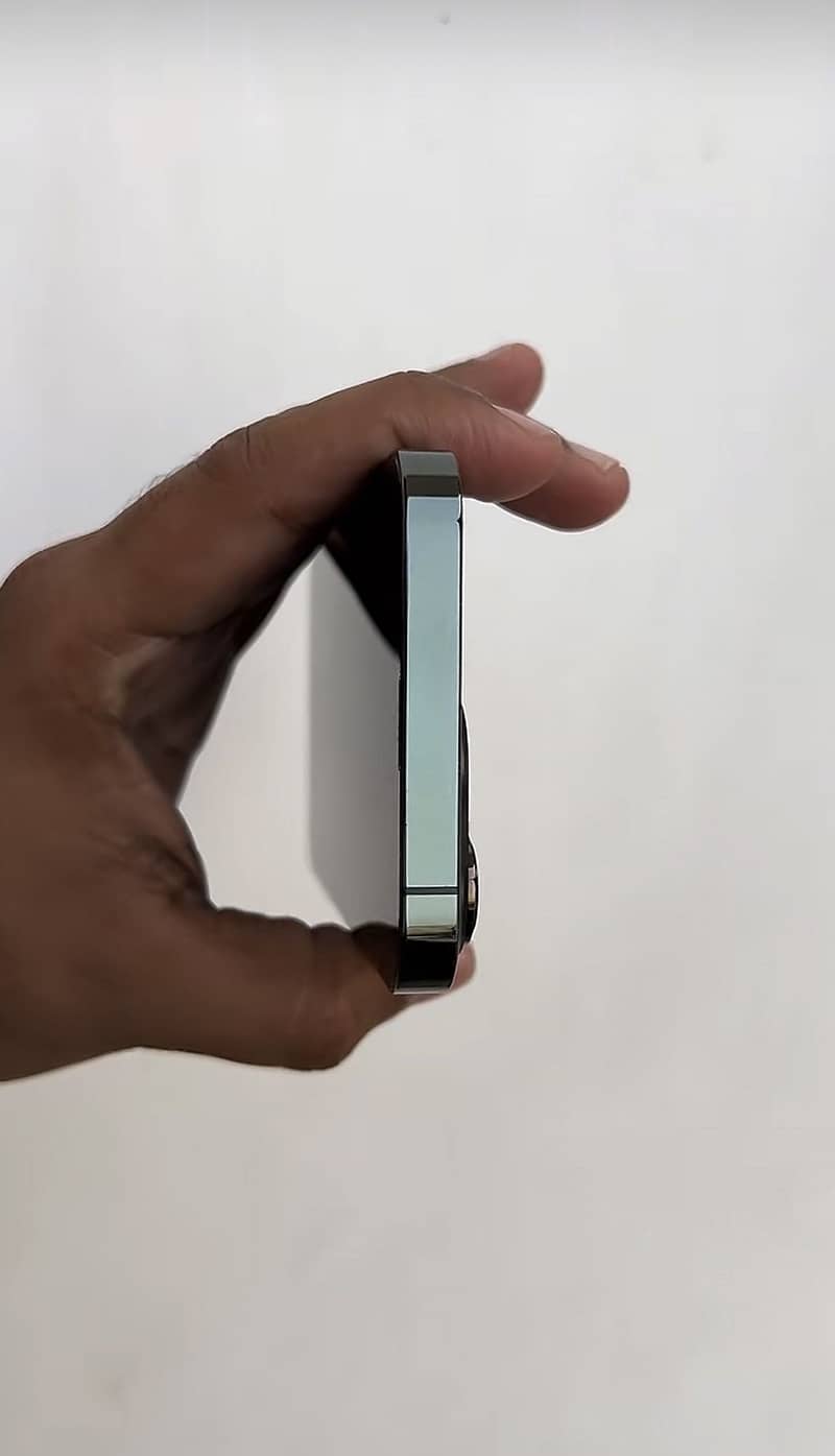 Apple iPhone 13 Pro 0