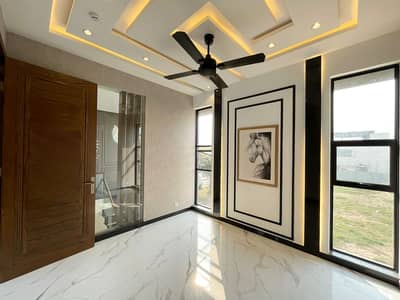 Beautiful 10 Marla Family House for Rent