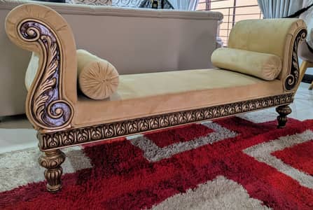 Settee / Sofa / Dewan Golden with cushions