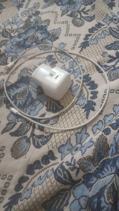 I phone original adopter ND cable