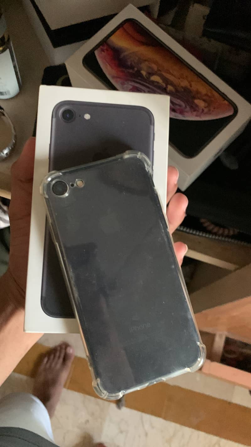 Apple iPhone 7 0