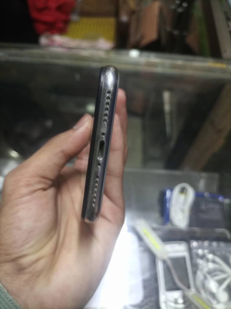 Apple iPhone X 3