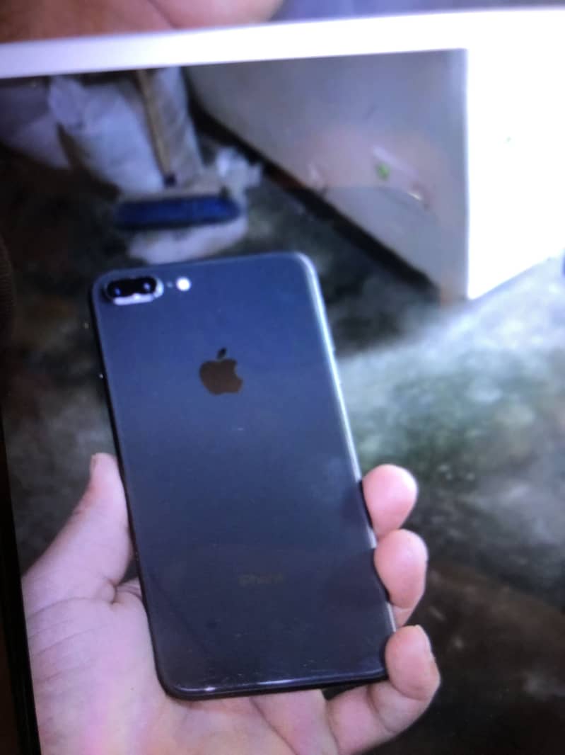 Apple iPhone 8 Plus 2