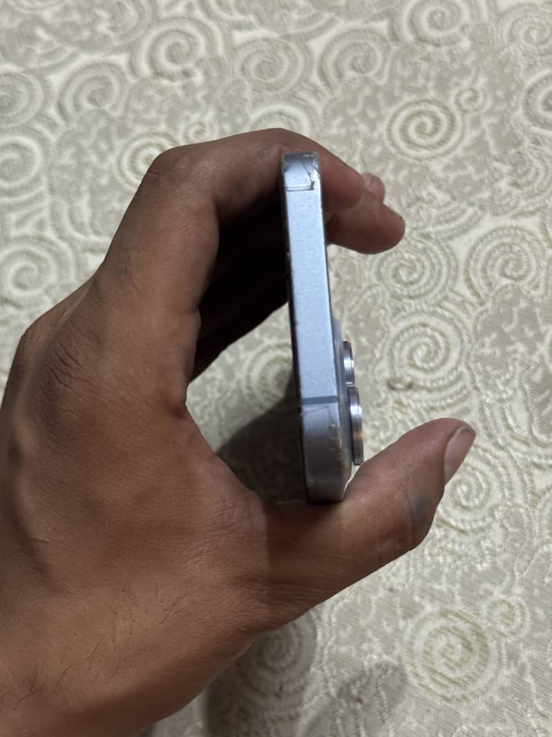 Apple iPhone 14 3