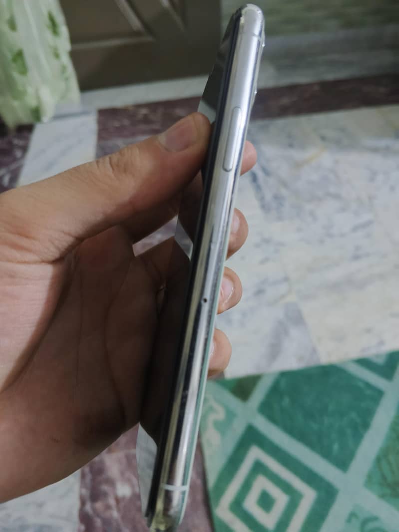 iphone 11 pro 2