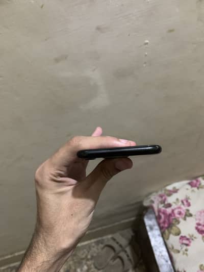 Apple iPhone 7 128gb pta approved offlicel/ 03256570048