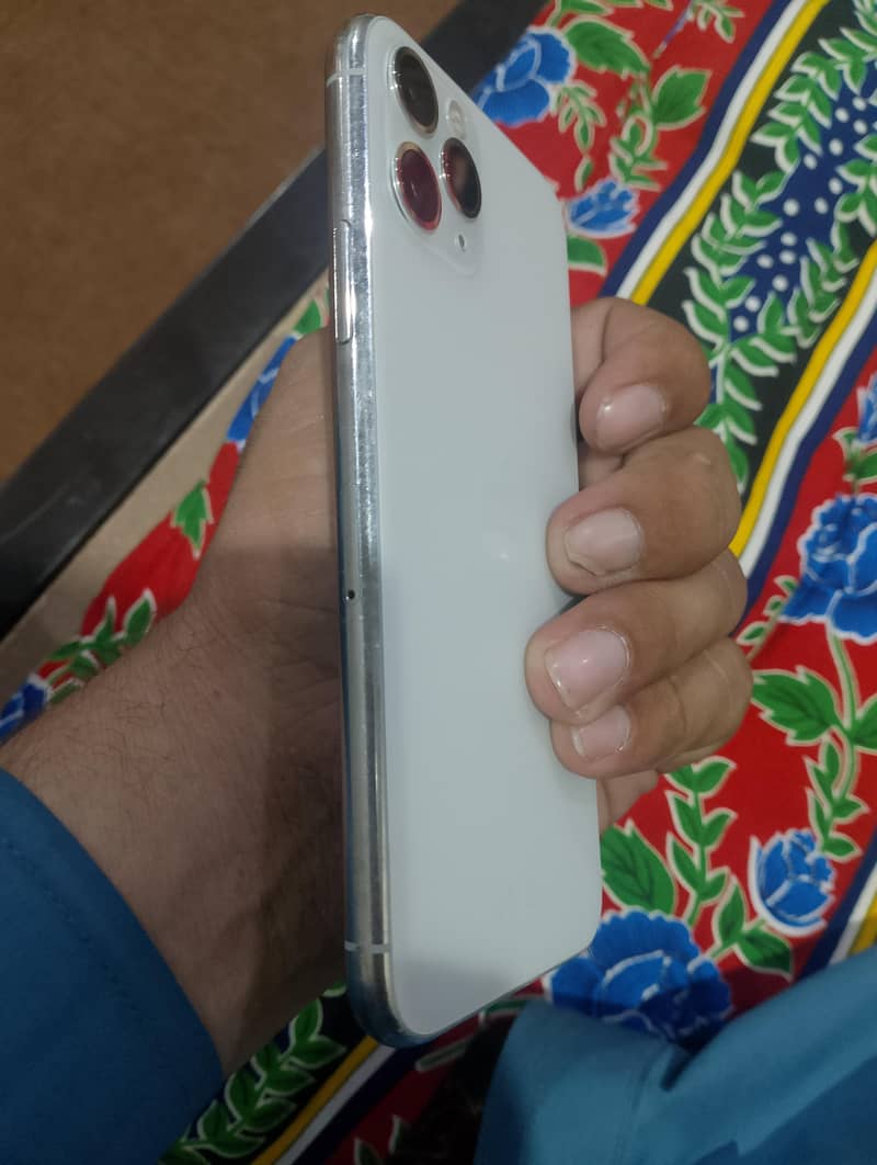 Apple iPhone 11 Pro 1