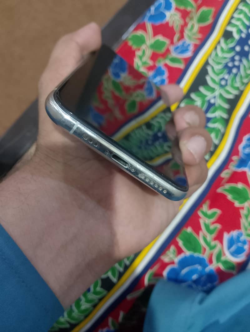 Apple iPhone 11 Pro 2