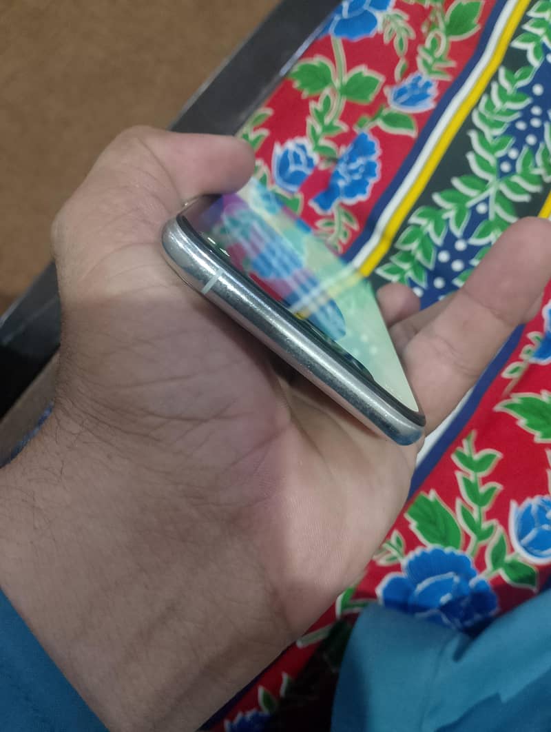 Apple iPhone 11 Pro 4