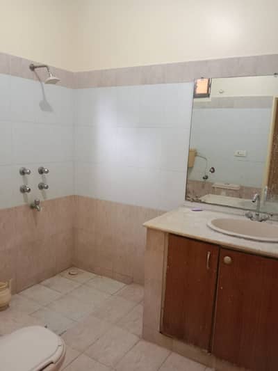 three bed dd second floor portion for rent in johar