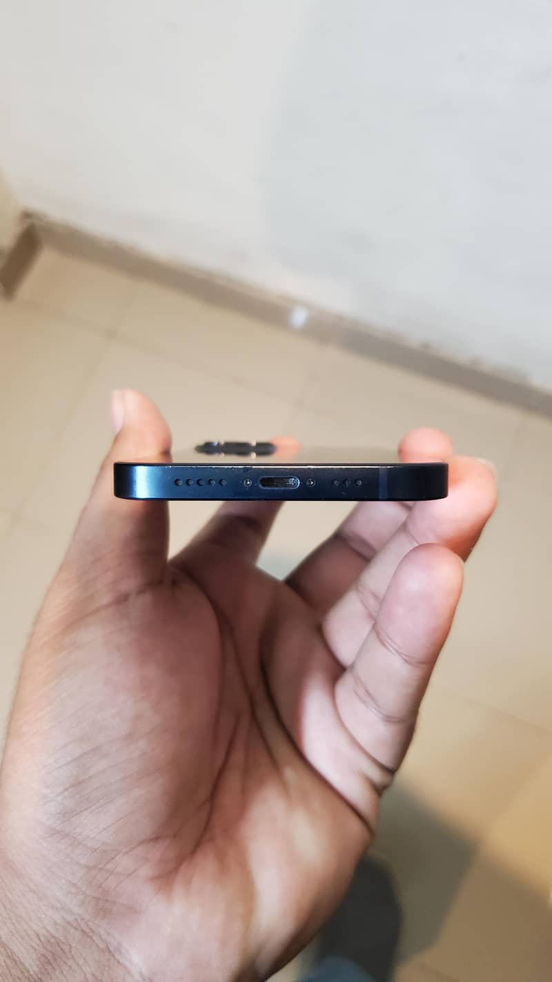 Apple iPhone 13 2