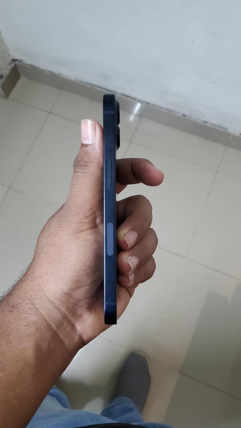 Apple iPhone 13 5