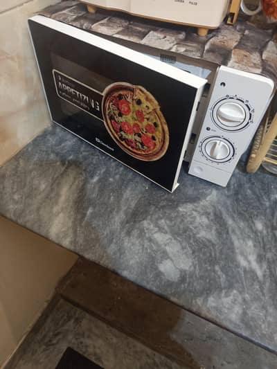 microwave oven in good condition