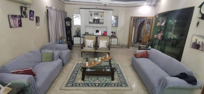 1 KANAL USED HOUSE IS UP FOR SALE