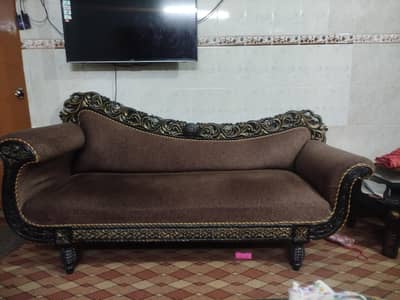 100% fine couch Sofa best for your bedroom and drawing room