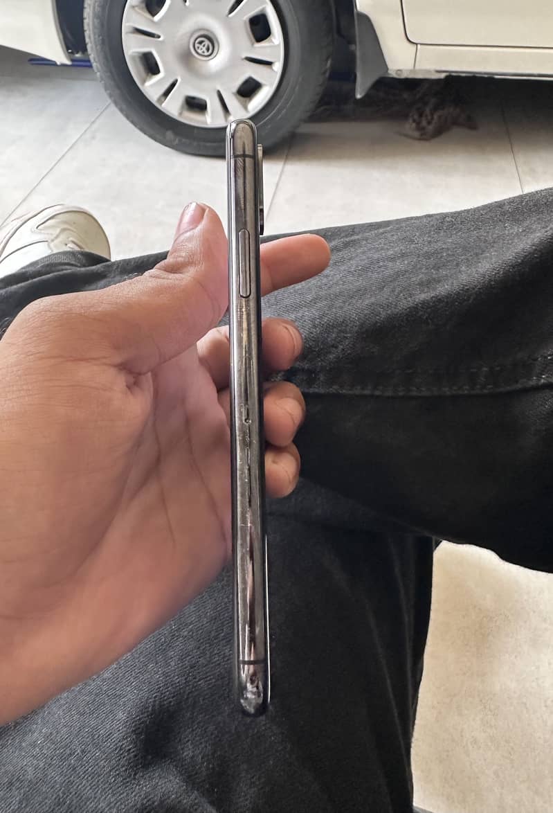 Apple iPhone X 5