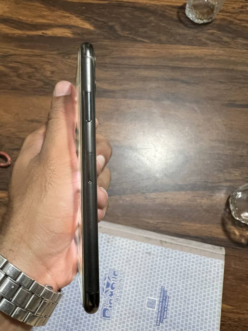 Apple iPhone 11 Pro Max 0