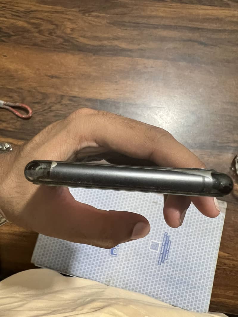 Apple iPhone 11 Pro Max 2