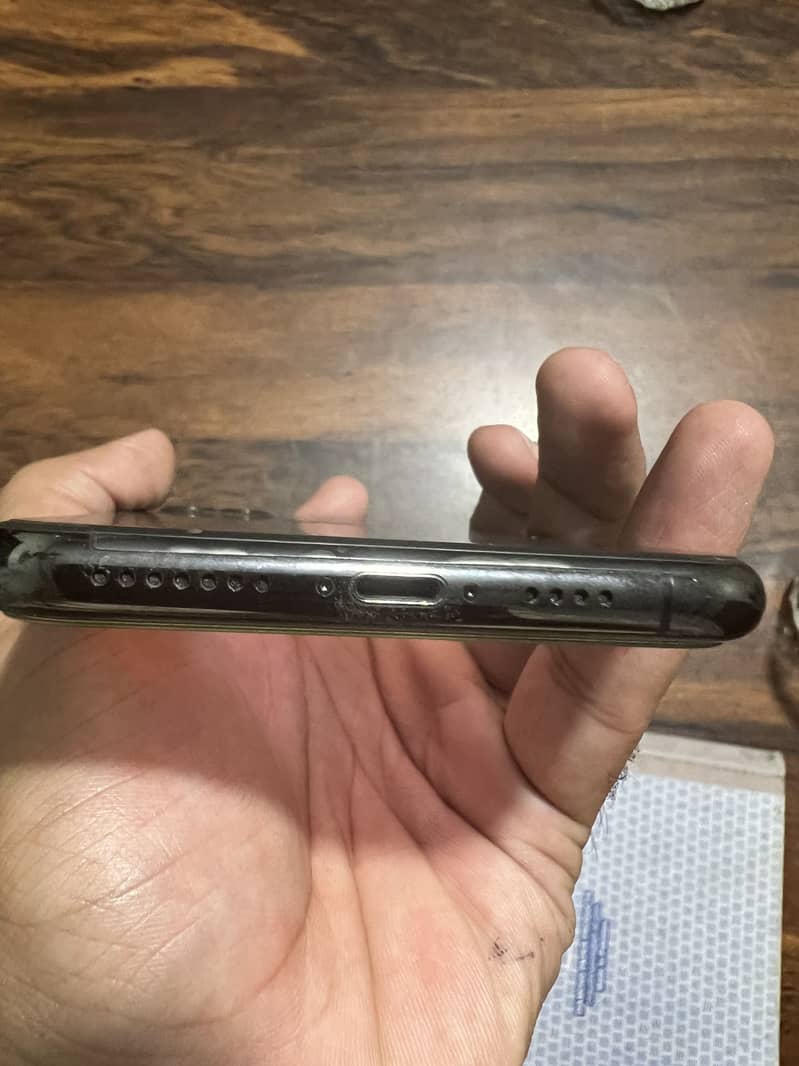 Apple iPhone 11 Pro Max 4