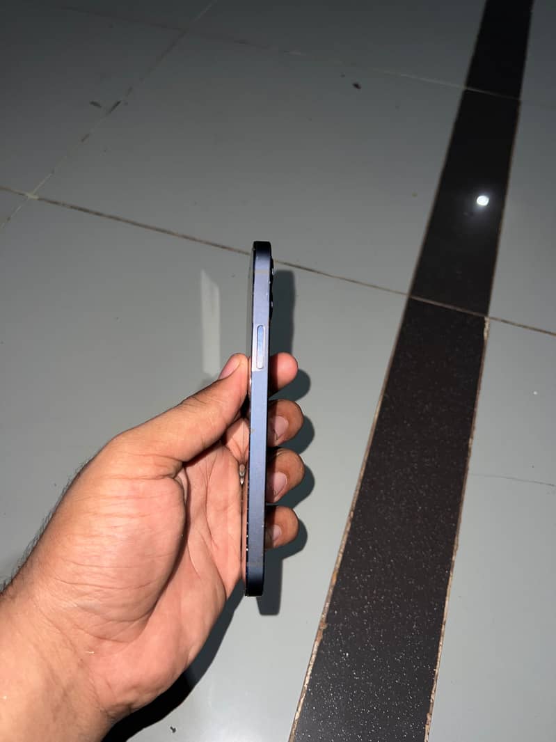 Apple iPhone 12 1