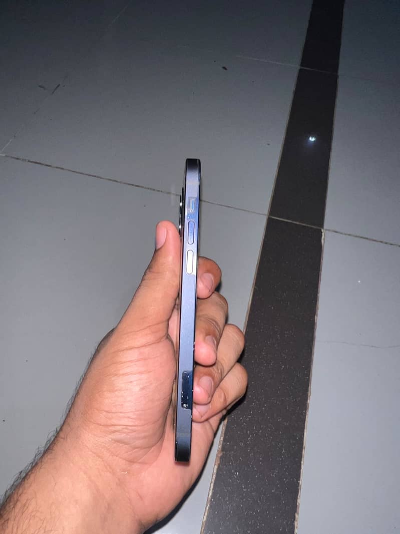 Apple iPhone 12 2