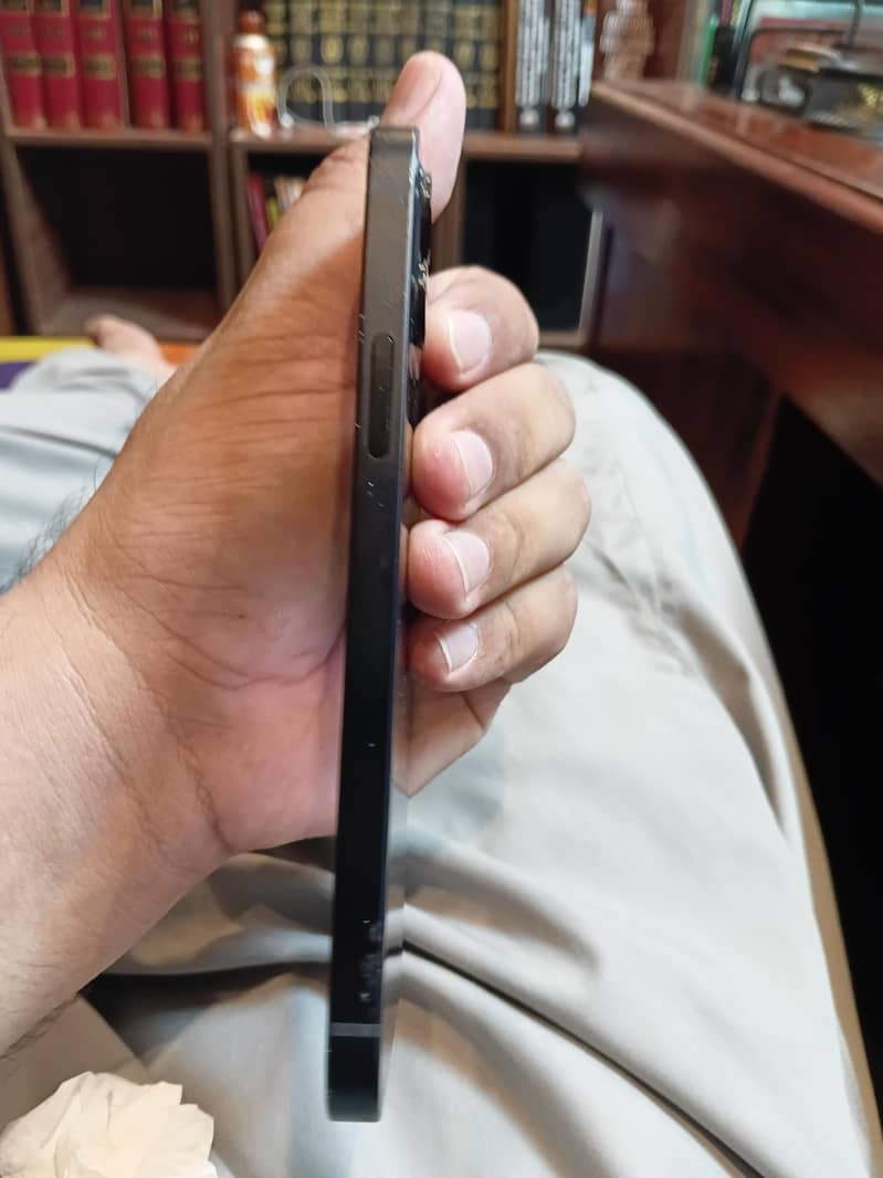 Apple iPhone 12 4