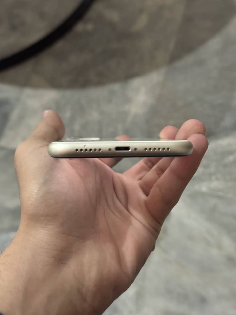 Apple iPhone 11 3
