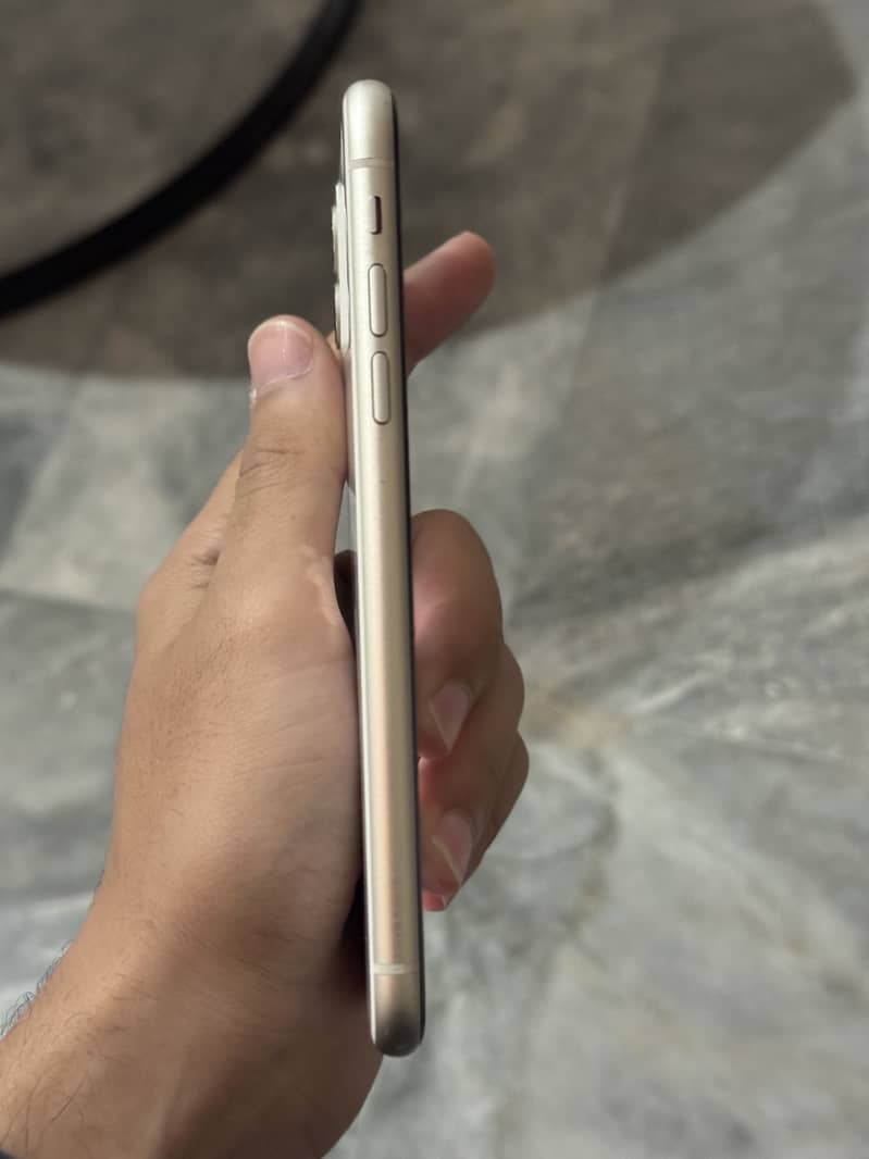 Apple iPhone 11 4