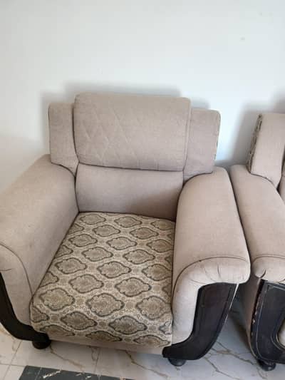 2 seater sofa excellent cushin.