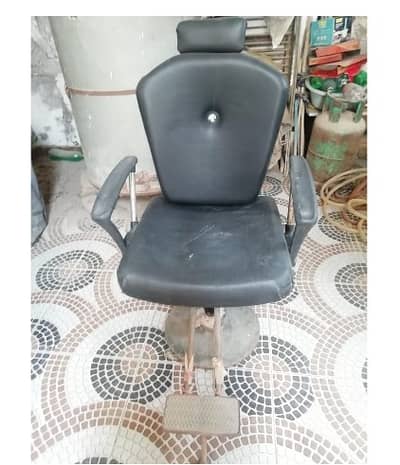 Salon / Parlor Chair – Stylish & Comfortable for sale used
