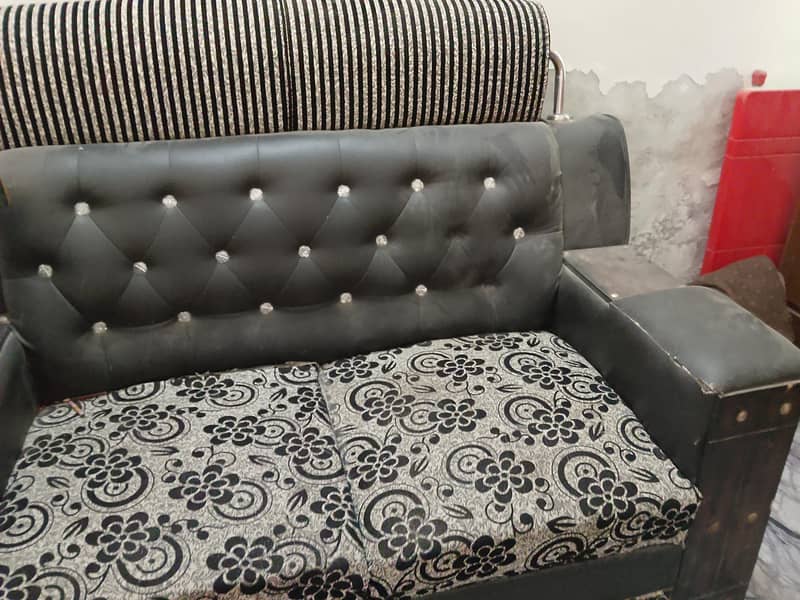 6setter sofa 0