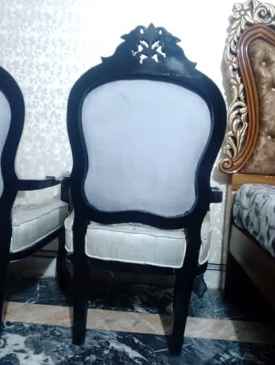 two rooms chair with table