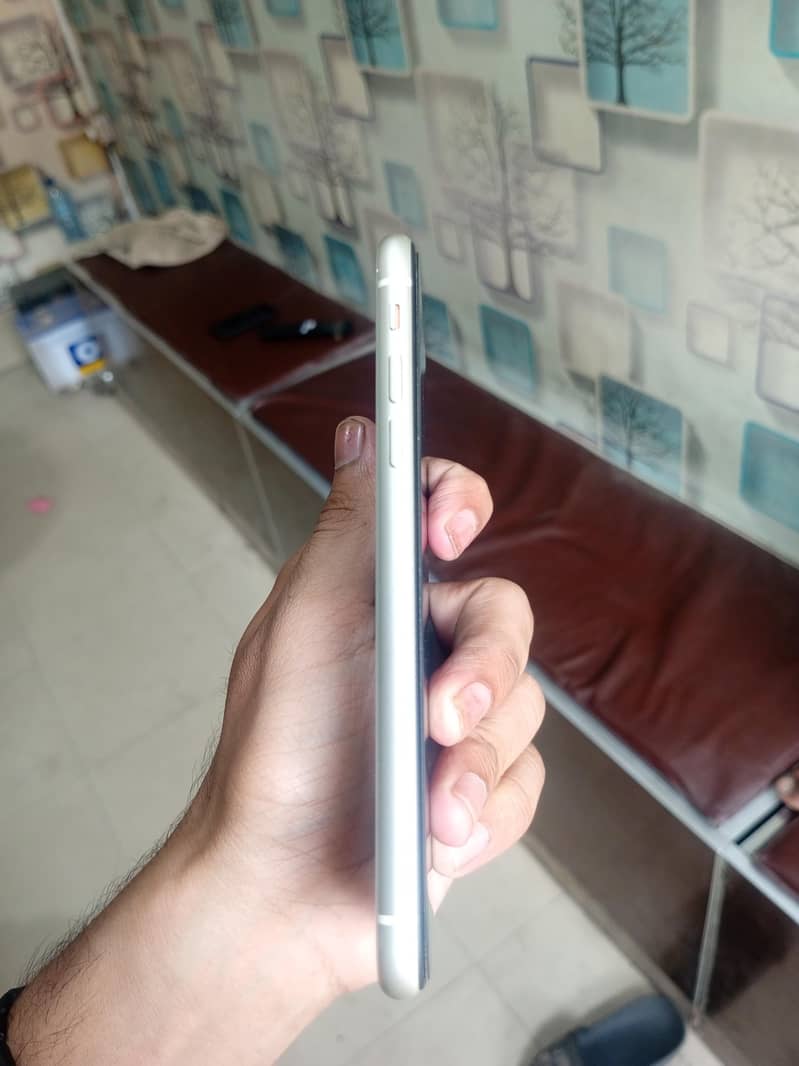 Apple iPhone 11 1