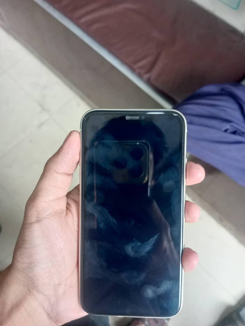Apple iPhone 11 3