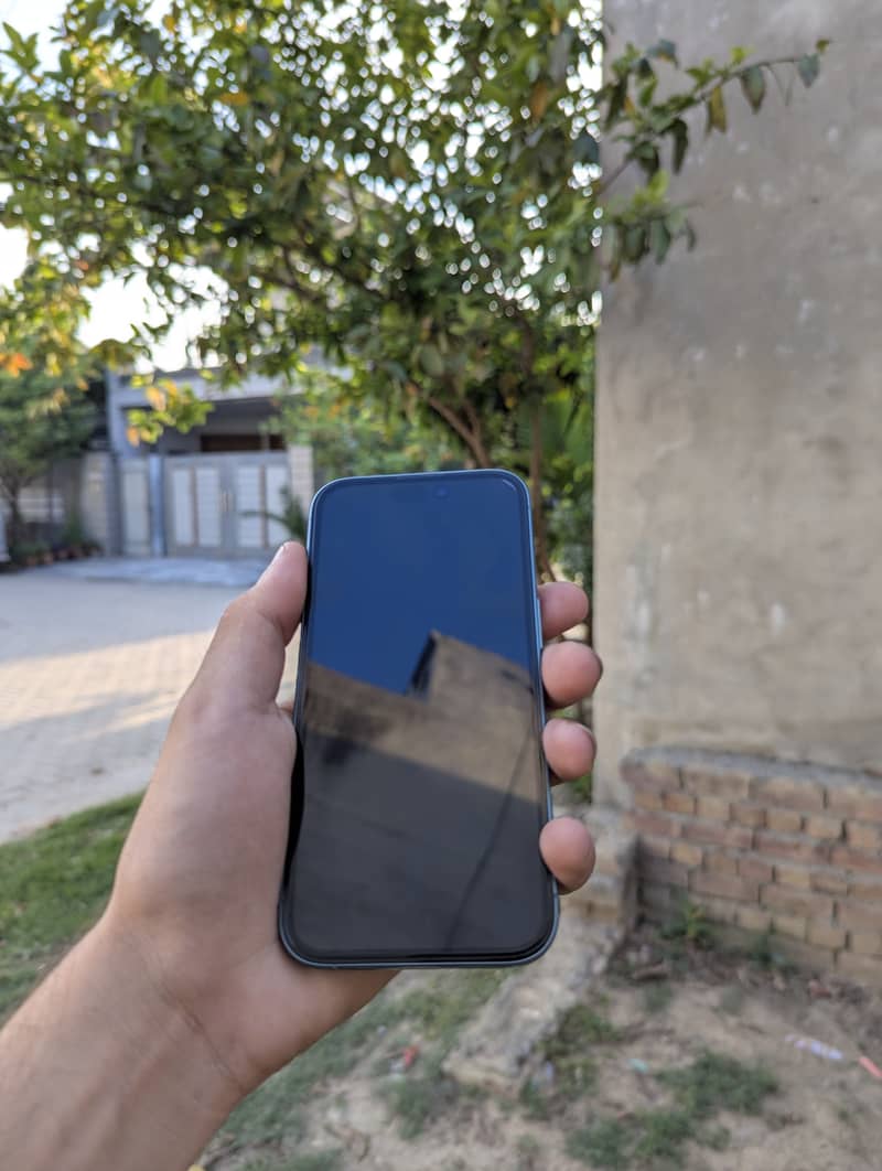 Apple iPhone 16 0